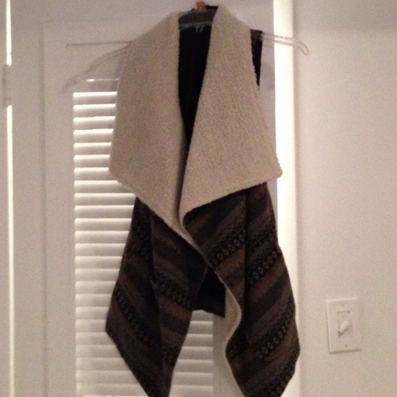 **HOLD**Tribal patterned vest with wool blend co