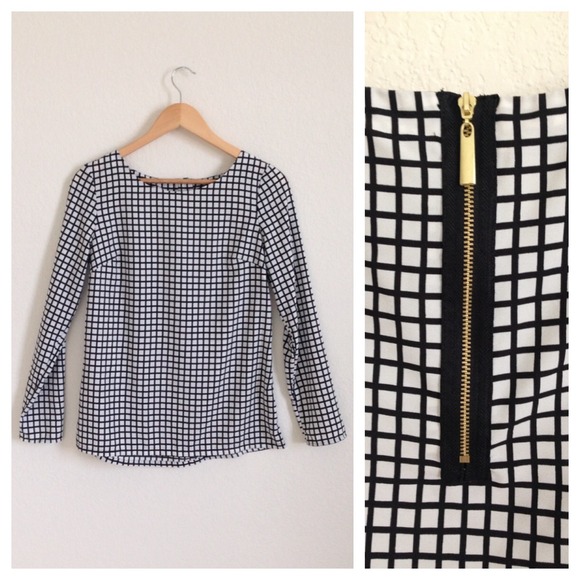 ❌❌❌B&W Exposed Zipper Blouse - Picture 2 of 4