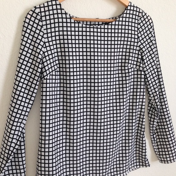 ❌❌❌B&W Exposed Zipper Blouse - Picture 3 of 4