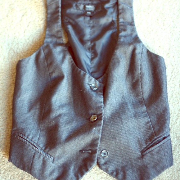 Dark grey vest