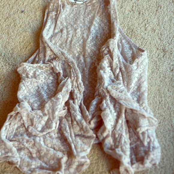 Frilly lace/crochet pattern vest - Picture 1 of 2