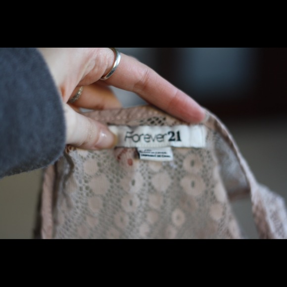 Frilly lace/crochet pattern vest - Picture 2 of 2