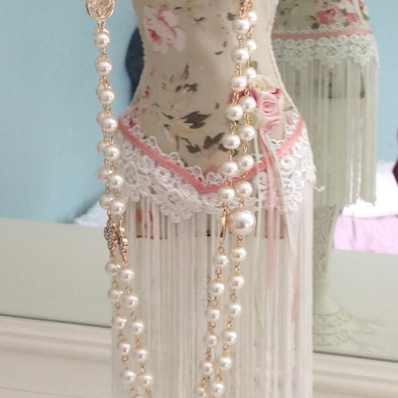 Dainty Pearl necklace with matching earrings