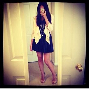 ⛔️Sold⛔️Cream lightweight shrug jacket