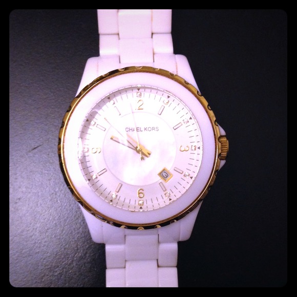 🚫🚫SOLD🚫🚫Michael Kors - white plastic watch