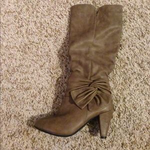 Bow Heel Boots!