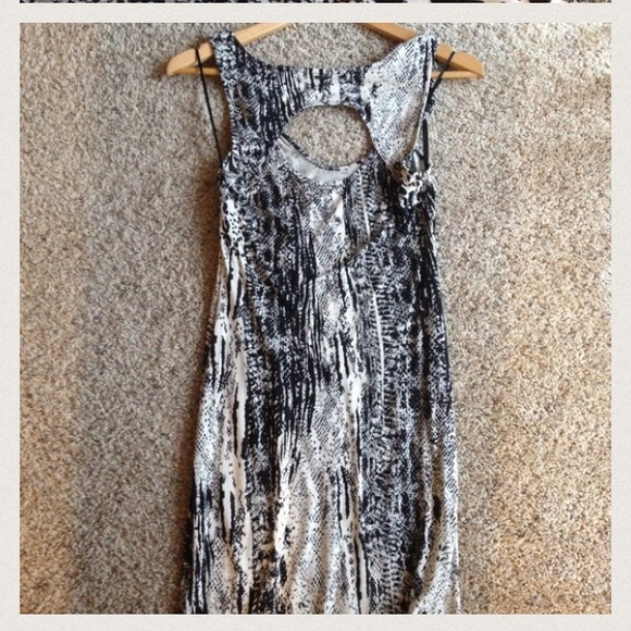 ❌❌Traded❌❌Leopard Guess Dress size Small - Picture 1 of 4