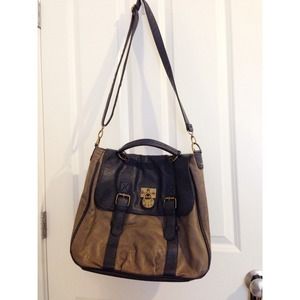 Steve Madden two toned messenger bag