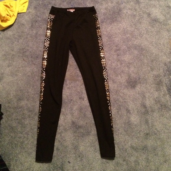 Black leggings with studs