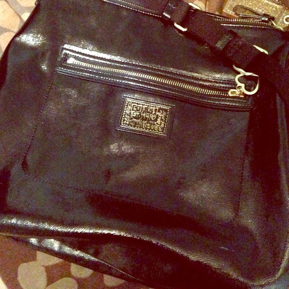 Patent Black authentic COACH poppy purse