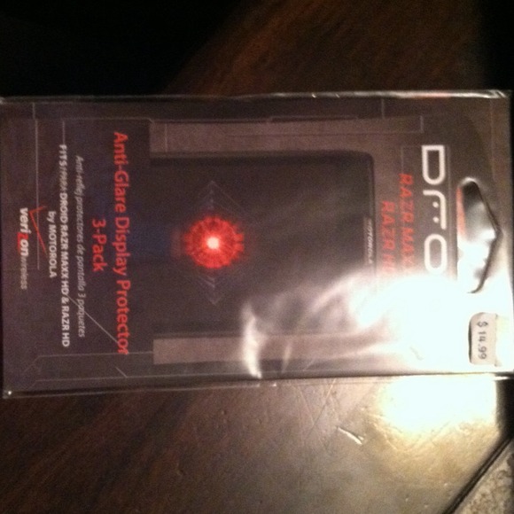 Droid Razr Silicon case  and protecting screen - Picture 2 of 3