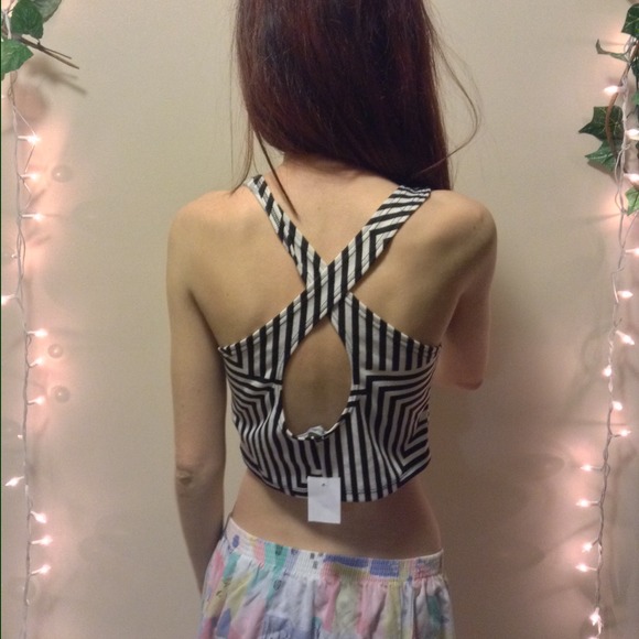 White and black crop top - Picture 2 of 4