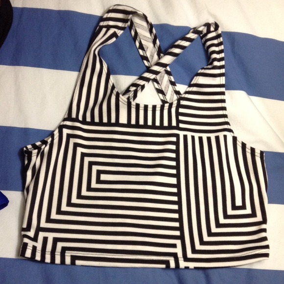 White and black crop top - Picture 3 of 4