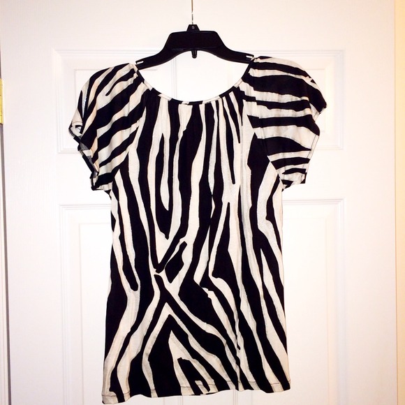 Express Black & White Print Top - Picture 2 of 4