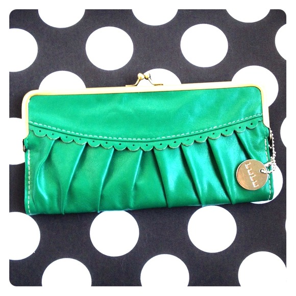 LuLu Clutches & Wallets - ✳️CLEAROUT✳️ 🎉HP!🎉Ultra-thin Green Wallet/Clutch