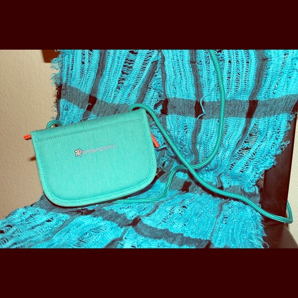 ❌❌ SOLD ❌❌ Sherpani Zoe String cross body wallet - Picture 1 of 2