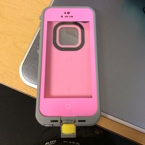 iPhone 5/5s Lifeproof case