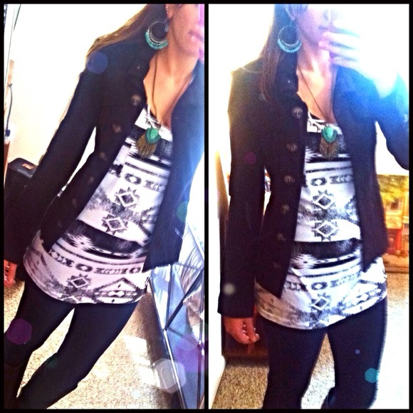 🚫bundled🚫 Black and White Aztec Top - Picture 2 of 2