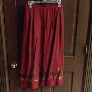 Skirt with horses, hunt dogs.around bottom.