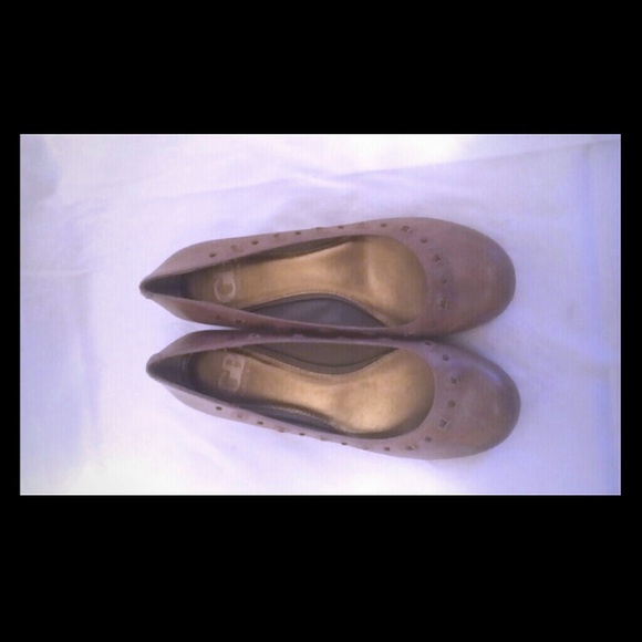 Tan wedge with detail small studs - Picture 1 of 1