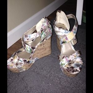 Guess wedges