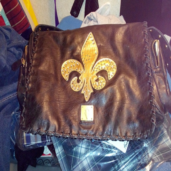 EUC Black & gold fleur de lis crossbdy