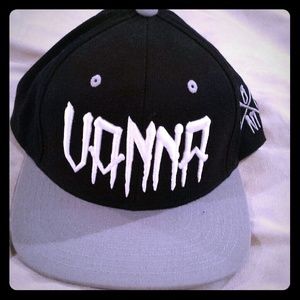 Vanna snap back hat