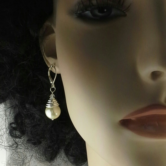 ★REDUCED★Sterling Silver Pearl Drop Earrings