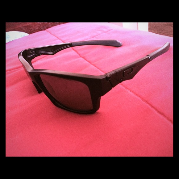 Oakle'ys
