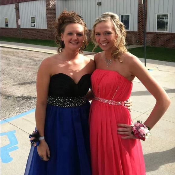 Prom dress - Picture 3 of 4