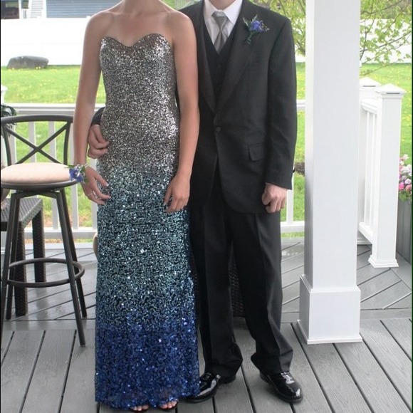 All sequined Prom Dress!! *Host Pick* 💃🏼❤️ - Picture 3 of 4