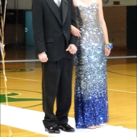 All sequined Prom Dress!! *Host Pick* 💃🏼❤️ - Picture 2 of 4