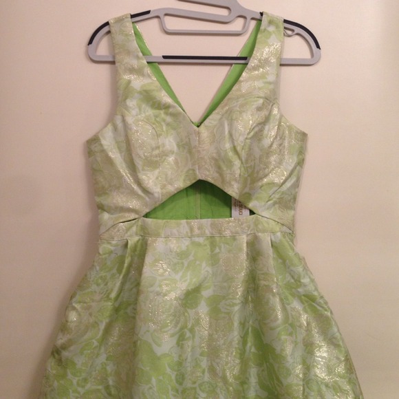 Sans Souci Dresses & Skirts - SALE ♦️ Floral pattern neon Green dress