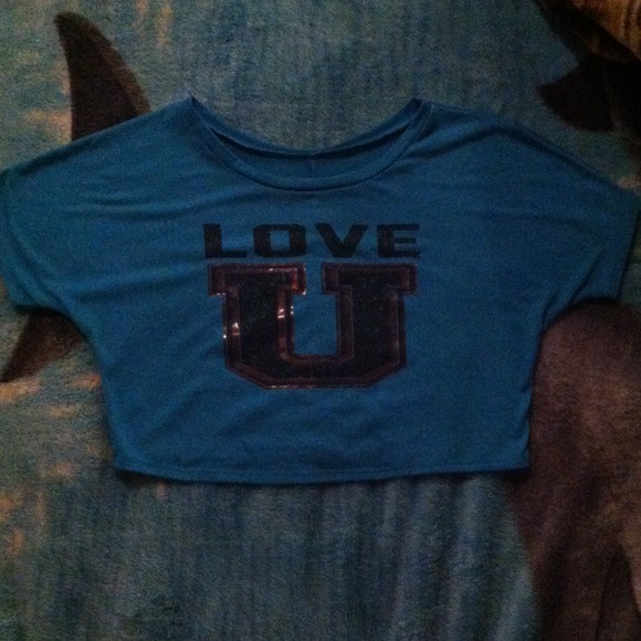 Cropped t-shirt.