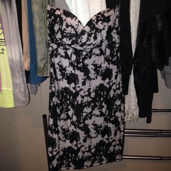 Strapless little black and gray mini dress. S