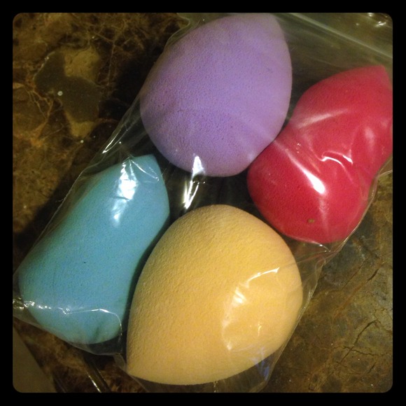 NEW 4 Pack of Makeup Blending Sponges