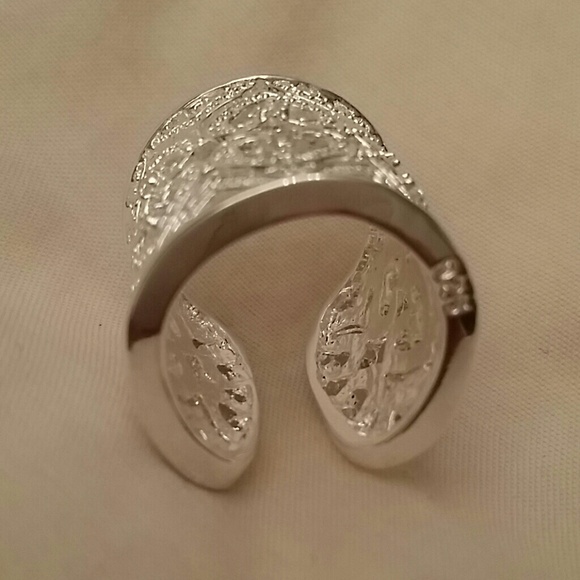 Ring - Picture 3 of 4