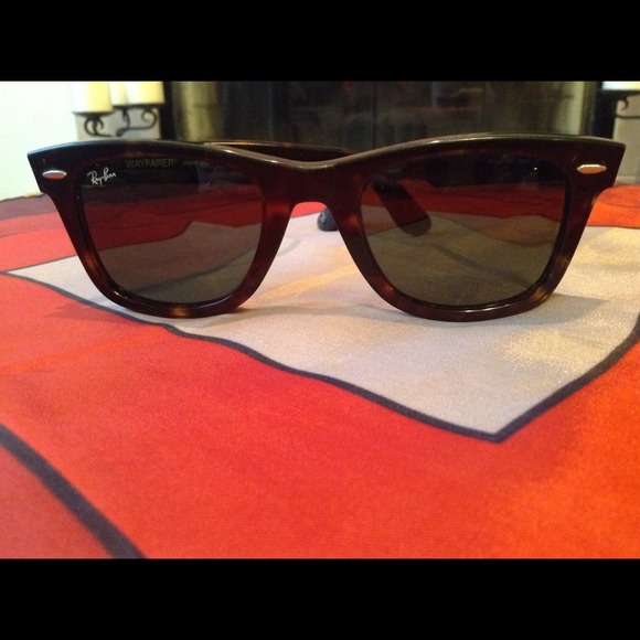 😱Ray-Ban's 🎉HOST PICK🎉 I've decided to keep! - Picture 2 of 4