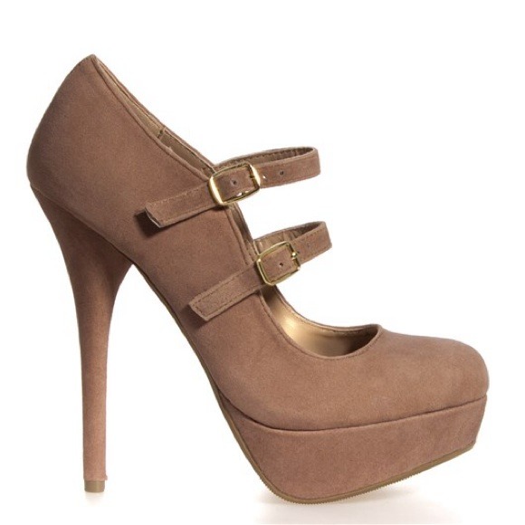 Nude platform heels 👠