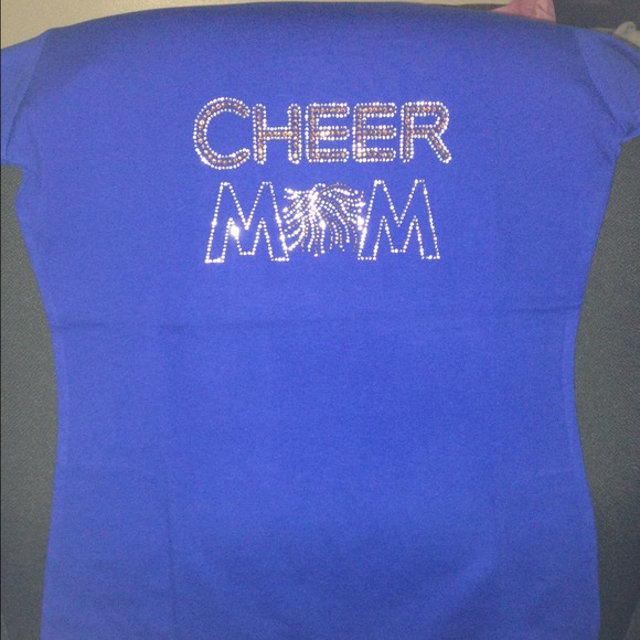 💥💥NEW ARRIVAL💥💥RHINESTONE CHEER MOM TEE $25