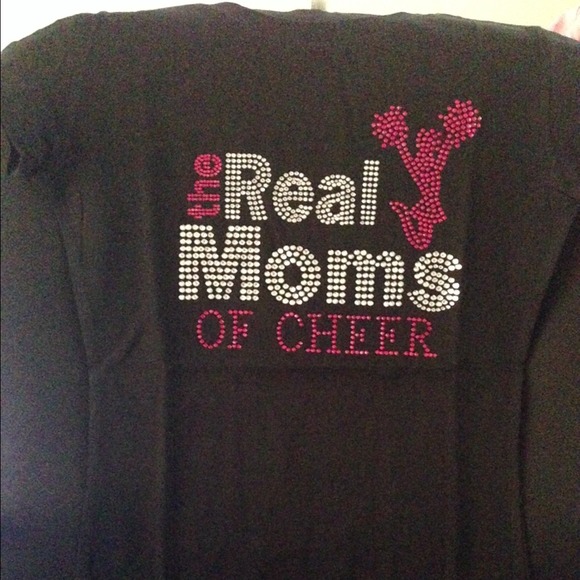💥REDUCED💥 THE REAL MOMS OF CHEER TEE $20