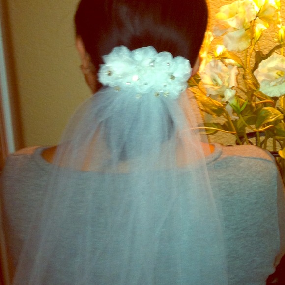 Wedding Veil . White . New!