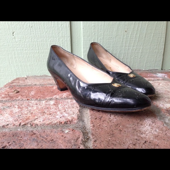 Vintage Womens 8A Salvatore Ferragamo leather heel