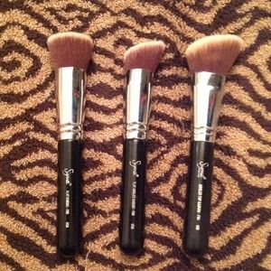Sigma kabuki brushes! Price is for one brush!