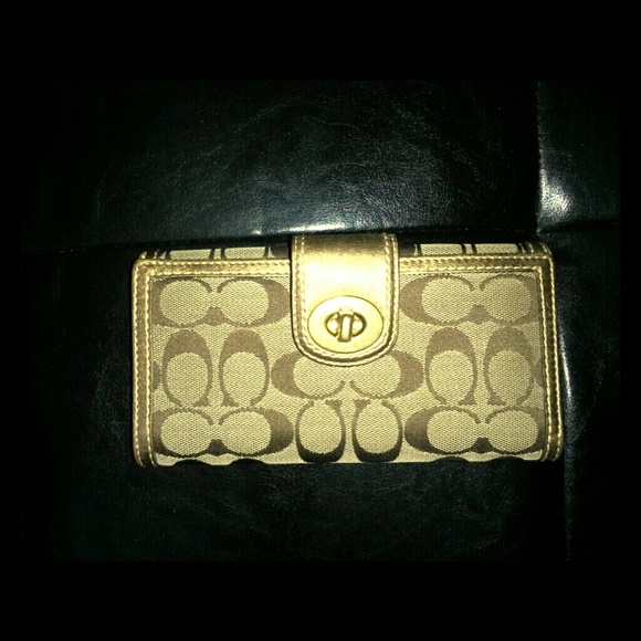 Authentic Coach wallet Large size