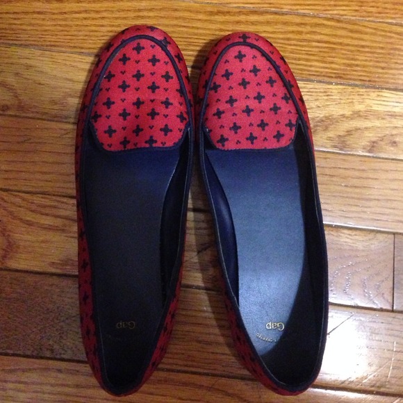 Gap flats size 8