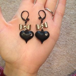 Betsy Johnson heart dangle earrings