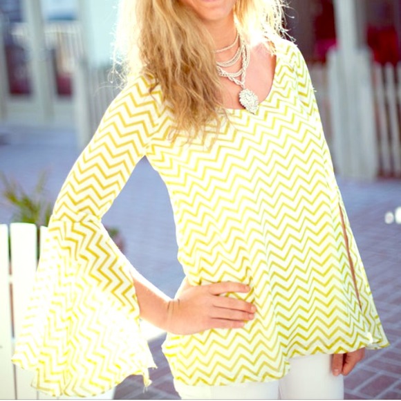Judith March Tops - ****SOLD****🆕Judith March Chevron Top Size M