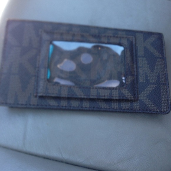 🚫SOLD🚫Michael Kors checkbook Wallet - Picture 4 of 4