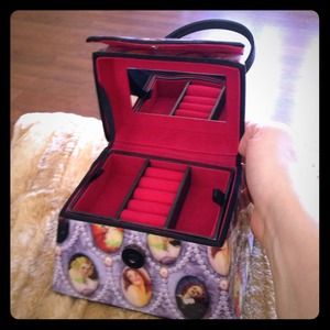 Jewerly Box this is so cute👛👛💅💍💍